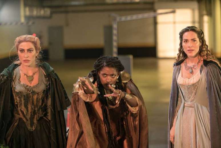 Cena de ‘A Magia de Aruna’, com Cleo (Cloe), Erika Januza (Latifa) e Giovanna Ewbank (Juno)