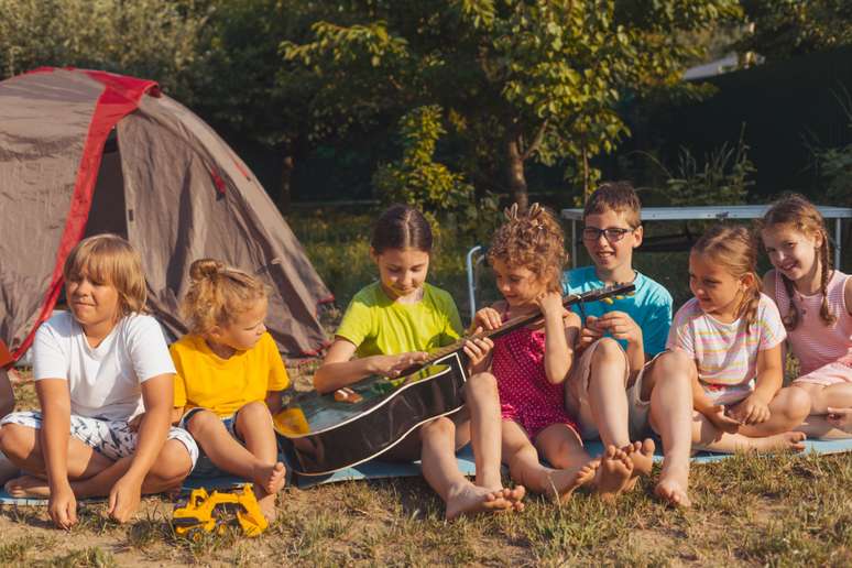 Os acampamentos de férias podem ser uma alternativa bastante eficaz para manter seus filhos entretidos e seguros 