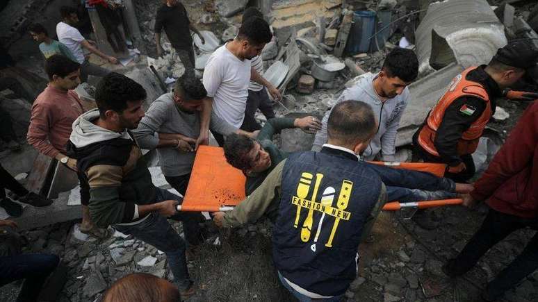Ministério da Saúde de Gaza, administrado pelo Hamas, afirma que 18.600 pessoas foram mortas e 50.000 feridas no território palestino desde início da guerra