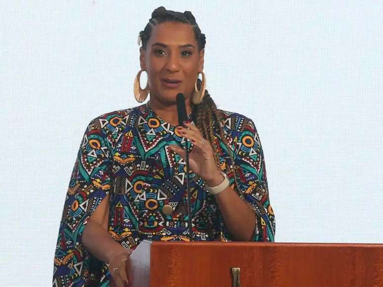 A imagem mostra Anielle Franco, mulher negra, ministra da Igualdade Racial