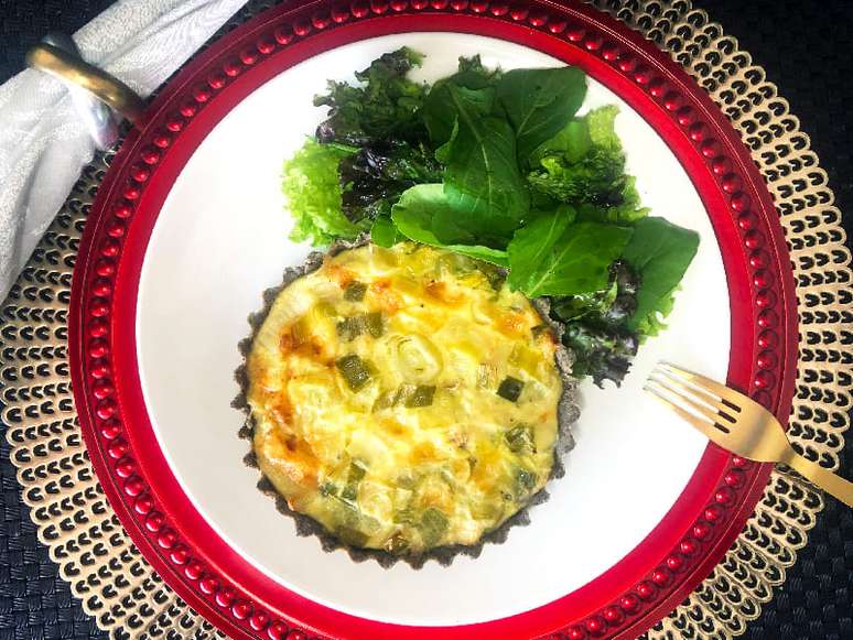 QUICHE LOW CARB DE ALHO-PORÓ