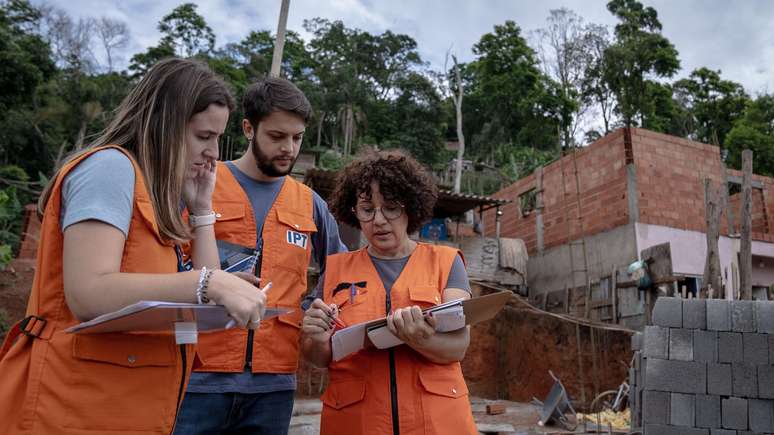 Larissa Mozer Blaudt, Lucas Henrique Sandre e Alessandra Corsi são geólogos do IPT