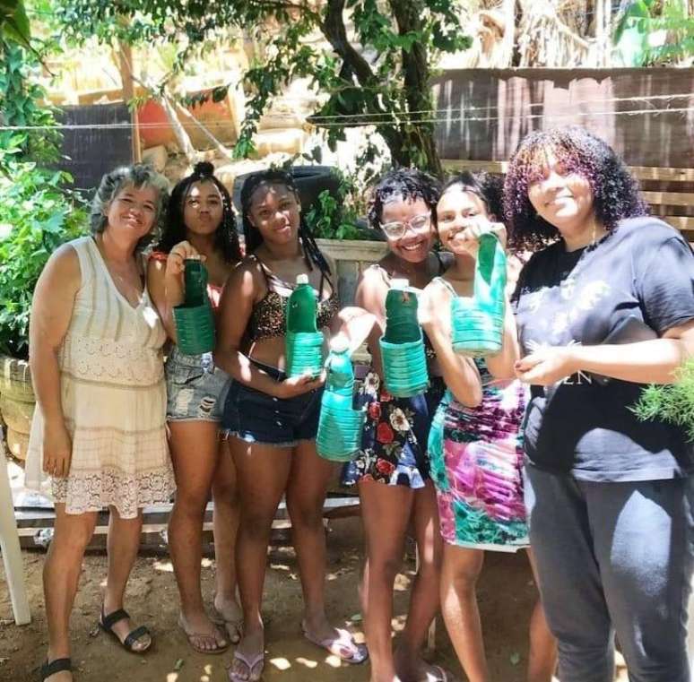 Mulheres na sede do grupo, na comunidade do Calafate, bairro Fazenda Grande do Retiro, periferia de Salvador