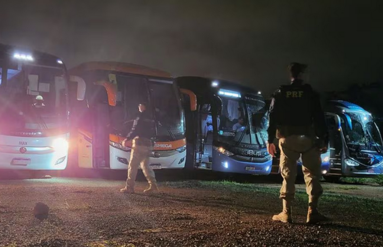 Ônibus interceptados pela PRF levaram manifestantes para atos do 8 de janeiro