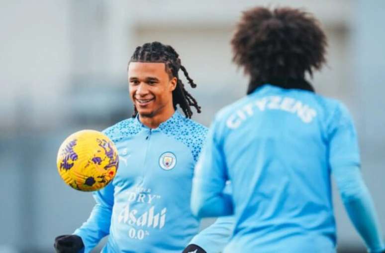 Com lesão no pé, Haaland fica fora do jogo do Manchester City e é dúvida  para o Mundial