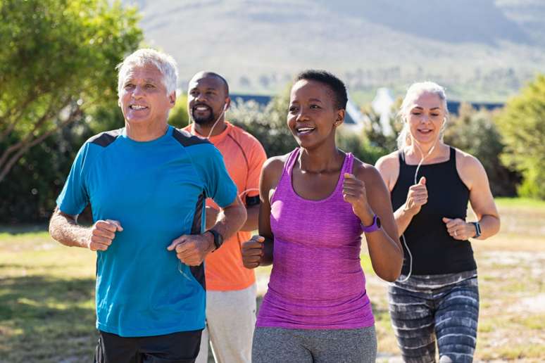 Correr é uma atividade popular, mas que ainda gera dúvidas sobre os cuidados com a pele