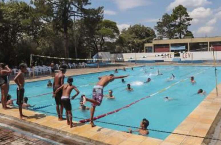 Early opening of two public swimming pools in Porto Alegre