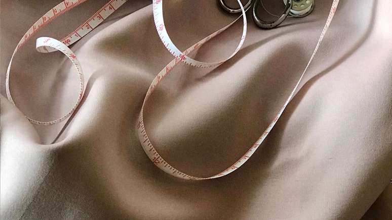 The fabric changes color with the help of artificial intelligence to reduce waste