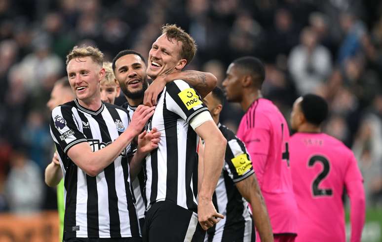 Newcastle segura empate com o Aston Villa e deixa lanterna do