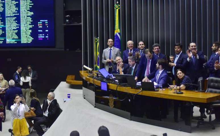 Câmara aprovou reforma tributária novamente após texto ser alterado no Senado