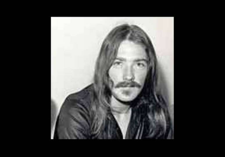 Colin Burgess, primeiro baterista do grupo AC/DC