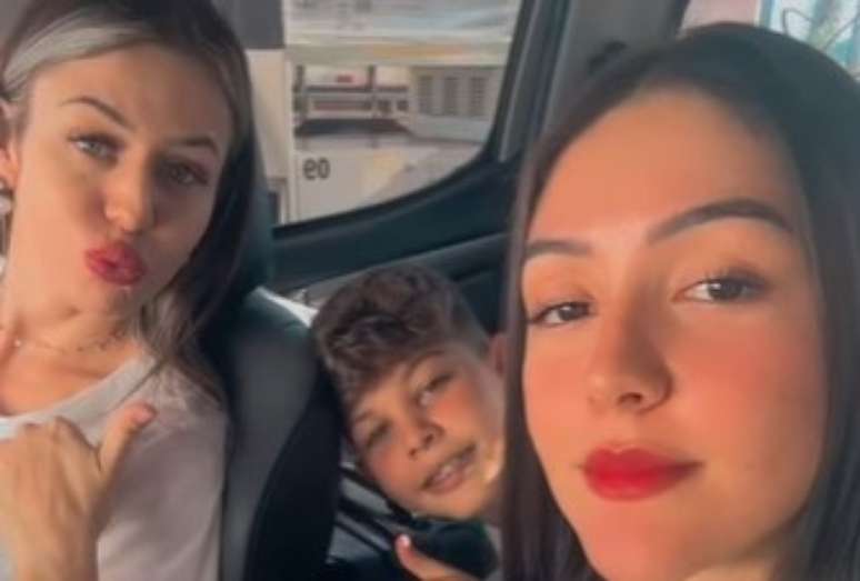 RO: Mother and son who died in the collision with the truck are buried