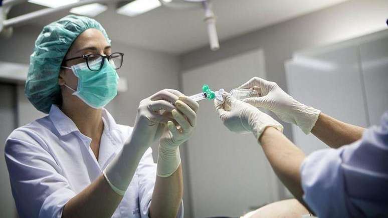 Within the anesthetists' union, the use of ketamine generates diversity of opinions due to its strong dissociative effect Within the anesthetists' union, the use of ketamine generates diversity of opinions due to its strong dissociative effect