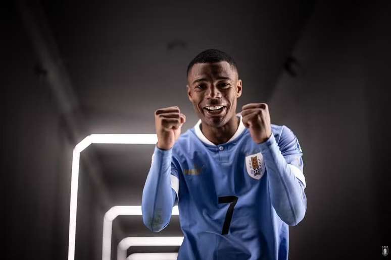 De La Cruz com a camisa da seleção uruguaia
