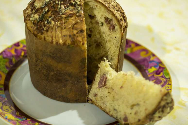 Panettone with peppers and cheese Panettone with peppers and cheese
