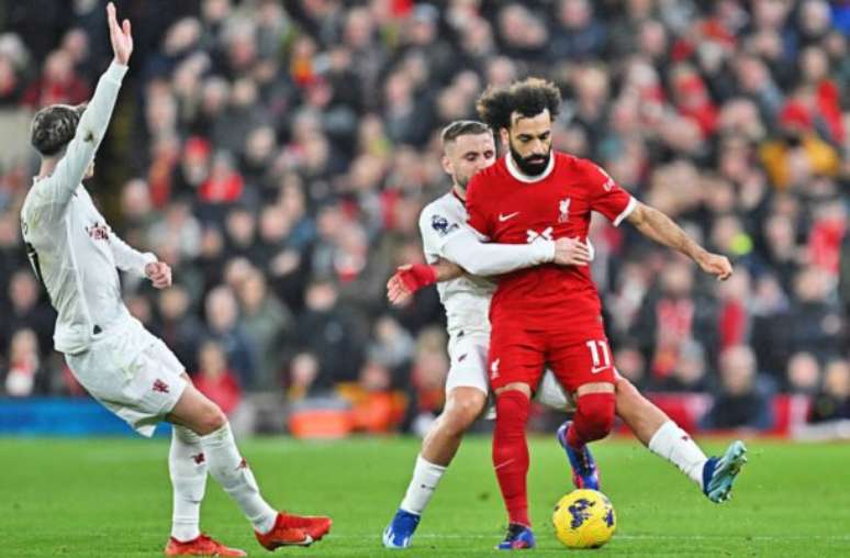 Inglês: Com um a menos, Chelsea segura Liverpool e consegue empate