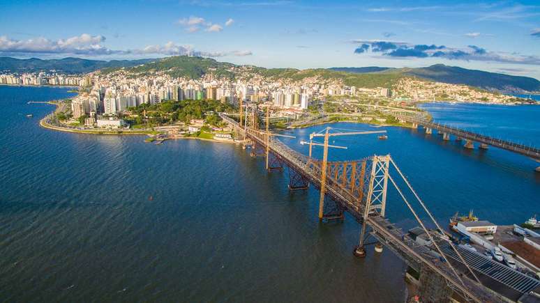 Ponte Hercílio Luz é o principal cartão postal da capital catarinense
