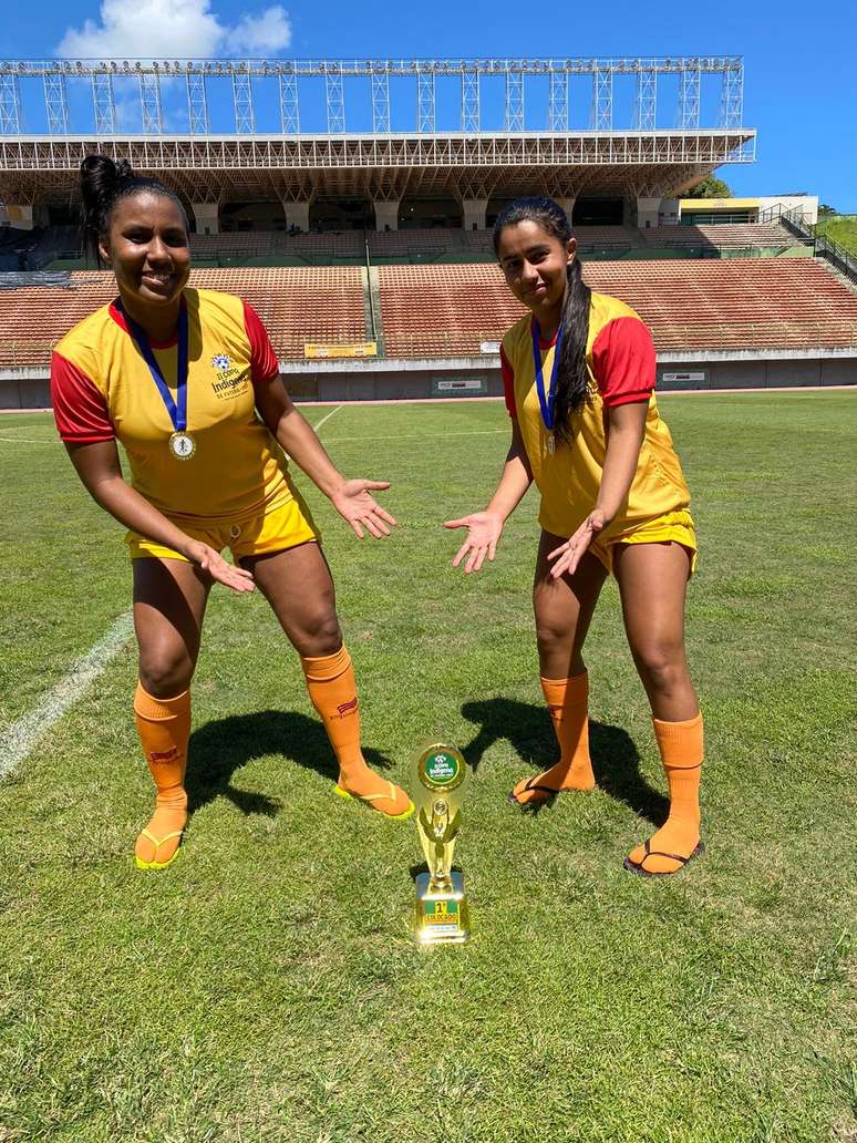 Mulheres participaram de amistoso antes da final. Apesar da experiência única, não querem mais ser coadjuvantes