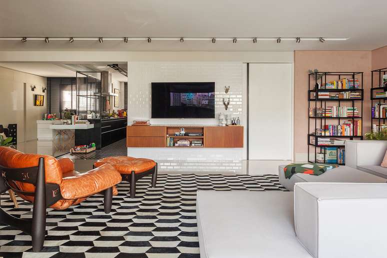 Shades of pink characterize the apartment inspired by New York lofts