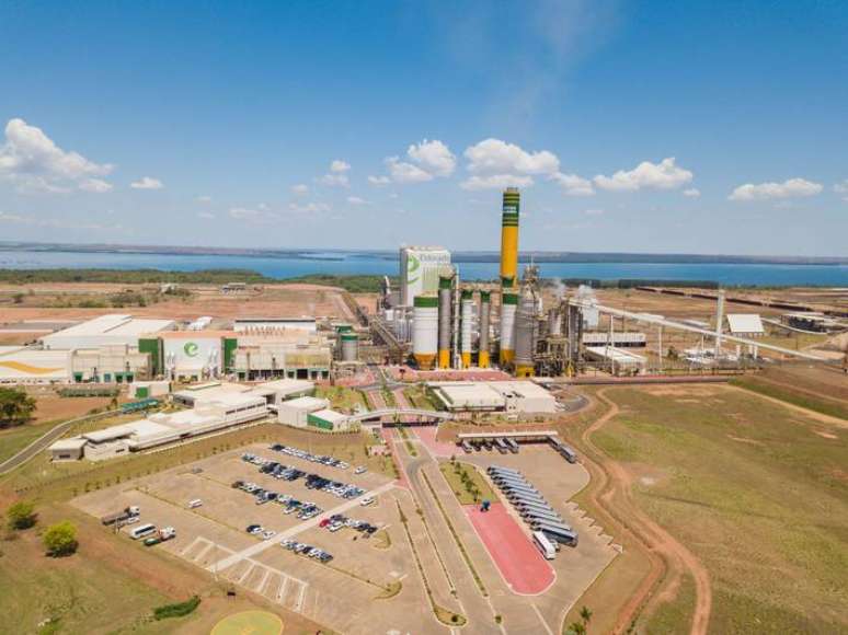 A operação industrial da Eldorado Brasil Celulose gera energia limpa e renovável