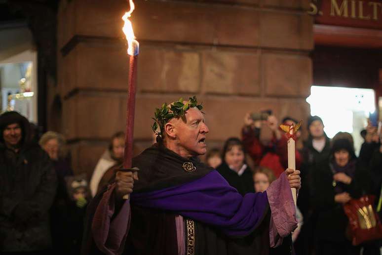 Com as palavras do imperador Domiciano, começa o desfile das Saturnálias