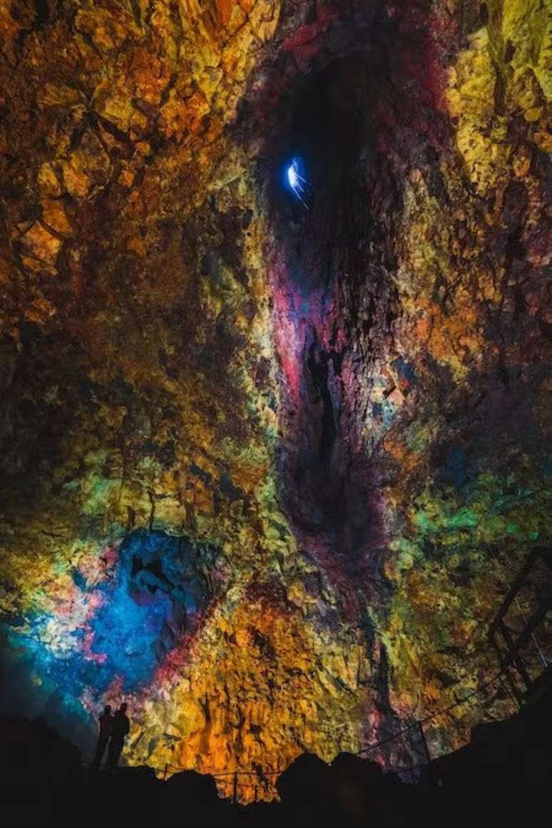 The Inside the Volcano / Viagem em Pauta
