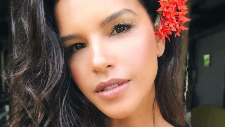 Mariana Rios appears in a bikini and exudes beauty while cooling off in a waterfall: ‘Diva’