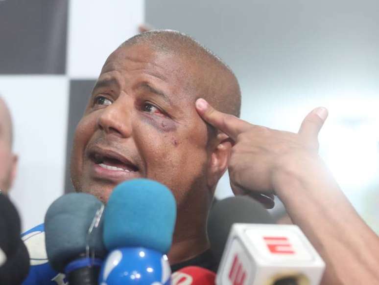 Marcelinho Carioca, em delegacia de São Paulo, narra o sequestro de que afirma ter sido vítima: PIX de R$ 30 mil e R$ 12 mil