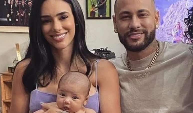 Bruna Biancardi spends the night taking care of Mavie while Neymar shows off Christmas decorations inspired by his daughter