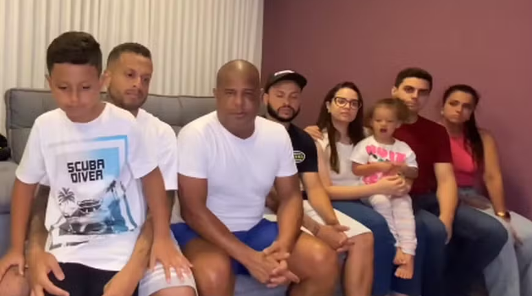 Marcelinho Carioca postou vídeo ao lado da família 