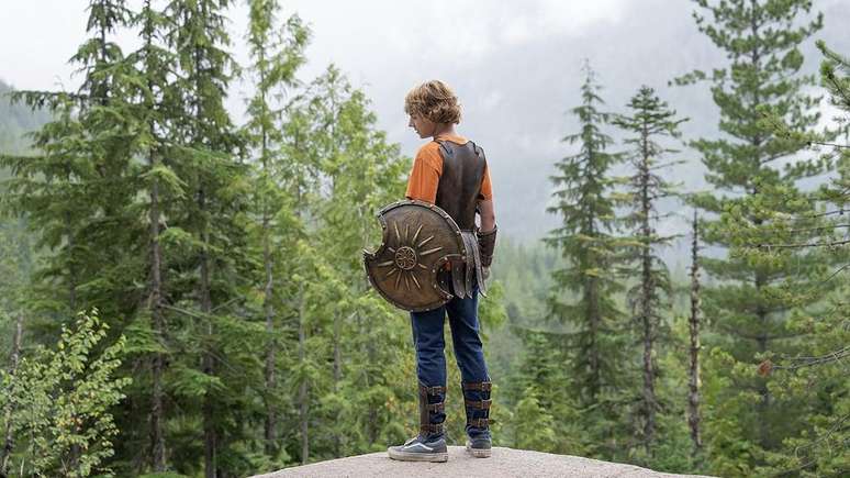 Percy Jackson meets Camp Meio_Blood in the show's second episode (Image: Disclosure/Disney+)