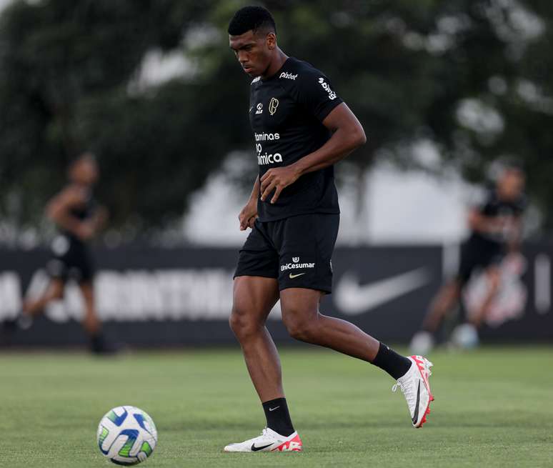 The sale of Felipe Augusto was a consensus between the new Corinthians board and the technical committee;  see behind the scenes