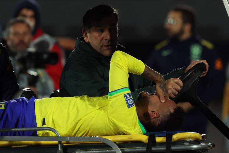 Lesão de Neymar na partida entre Brasil x Uruguai - 
