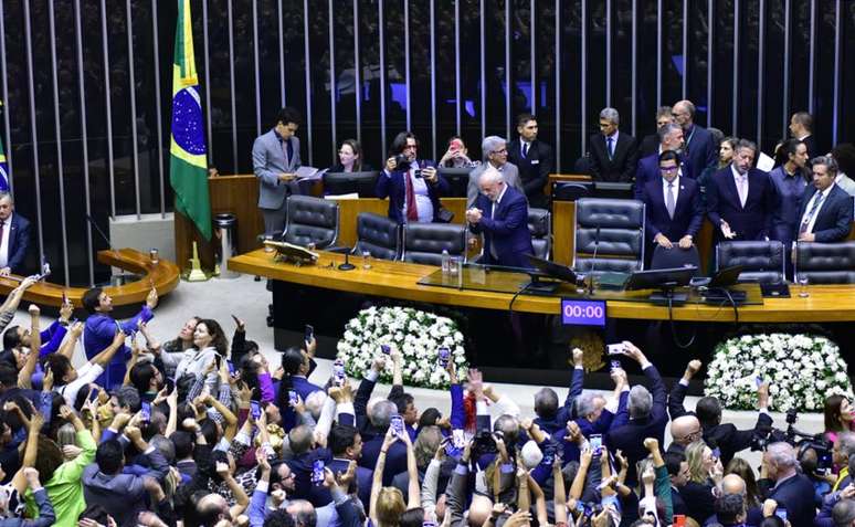 Promulgação da Emenda Constitucional nº 132 de 2023, referente à Proposta de Emenda à Constituição nº 45 de 2019, que altera o Sistema Tributário Nacional.