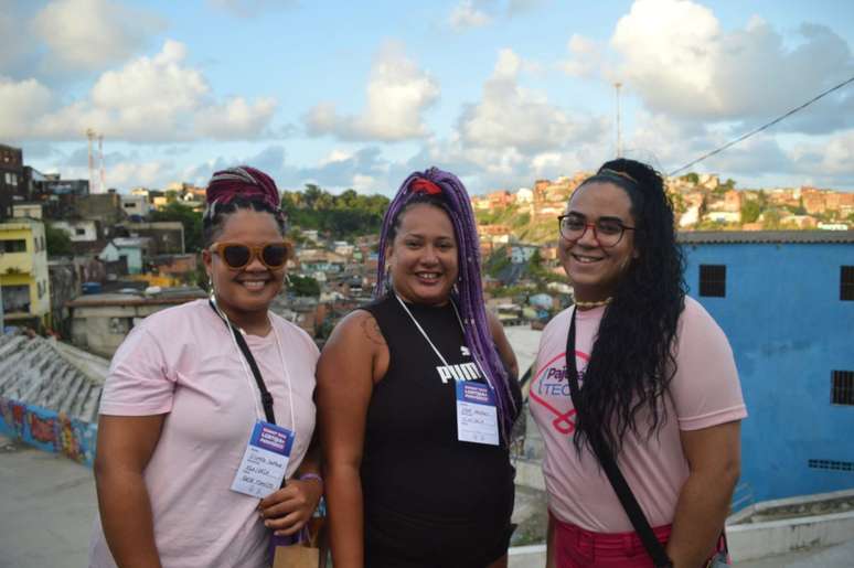 À esquerda, Gilmara Santana; no meio, Yane Mendes, ambas da Rede Tumulto. E Luana Maria, mulher trans em evento de tecnologia da periferia do Recife