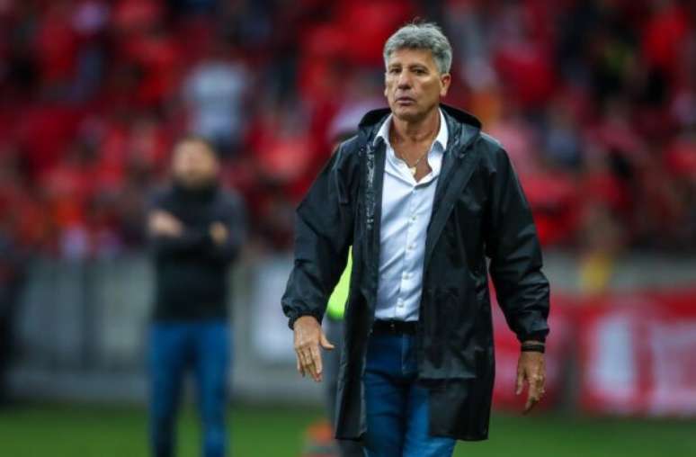 - Foto Marcelo Goncalves/FFC - Legenda: Fernando Diniz tem um estilo característico de jogo, que agrada alguns, mas desagrada outros