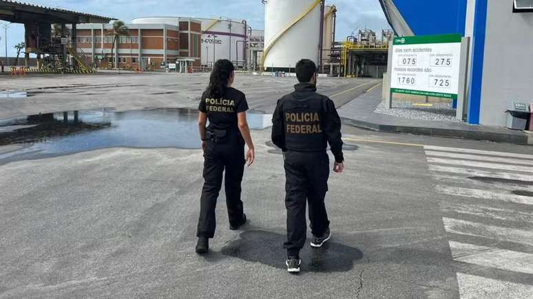 Policiais federais na sede da Braskem em Maceió