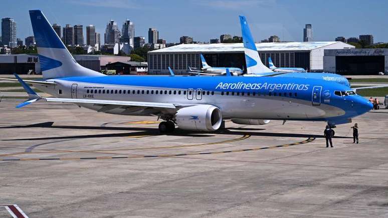 Decreto Milei autoriza a transferência total ou parcial das ações da Aerolíneas Argentinas