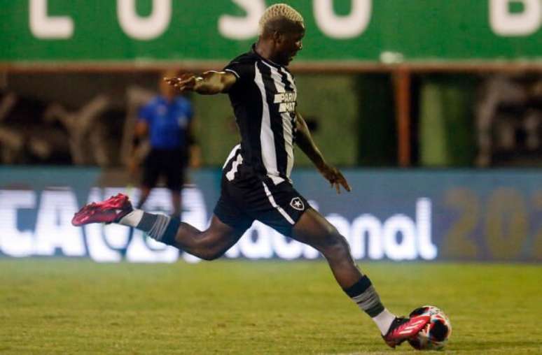 Fora desde fevereiro, Patrick de Paula vira arma do Botafogo para ...
