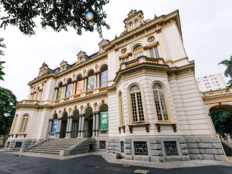 Imagem mostra a fachada do Palácio dos Campos Elíseos, onde funciona o Museu das Favelas.