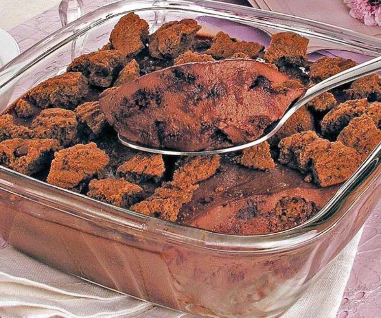 Pavê de cookies com chocolate (Reprodução / Guia da Cozinha)