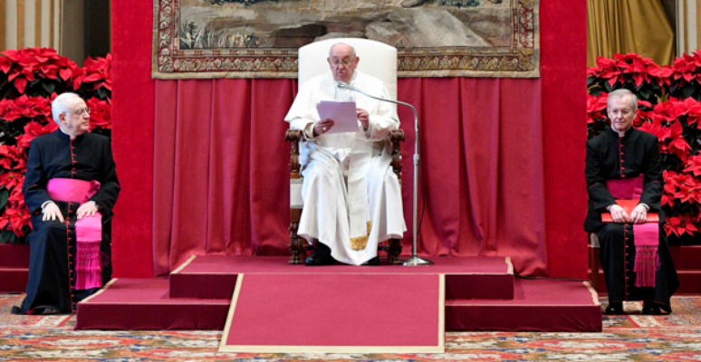 Papa Francisco faz saudação de Natal a membros da Cúria, no Vaticano