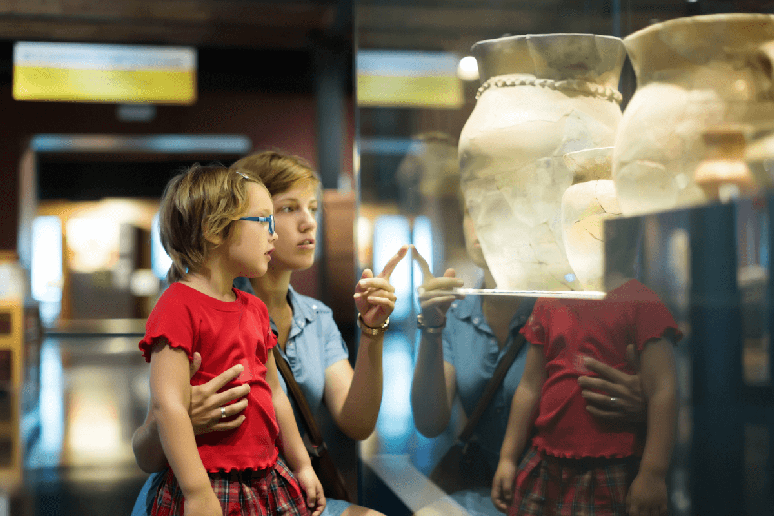 Visitar museus pode ser uma forma divertida de aprender hist&oacute;ria 