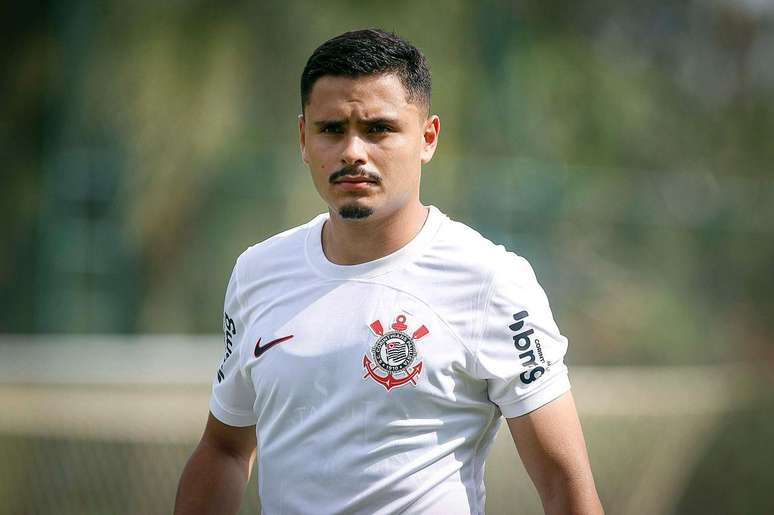 Corinthians’ Argentine midfielder projects Copinha and remembers his professional days