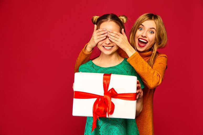 Saber escolher o presente do amigo secreto cria uma experiência mais emocionante