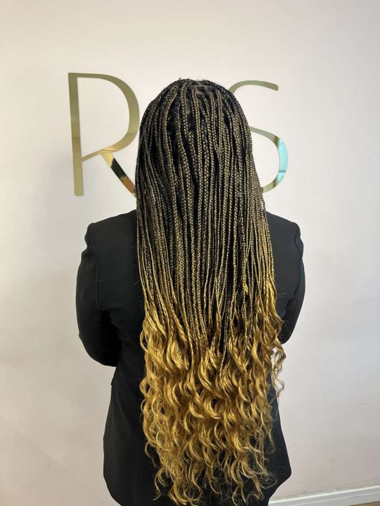 'French Curls' feito no RAS, salão especializado em tranças e penteados afro | Foto: Divulgação/RAS
