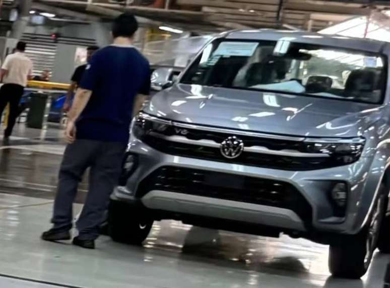 Flagra da nova VW Amarok reestilizada na Argentina