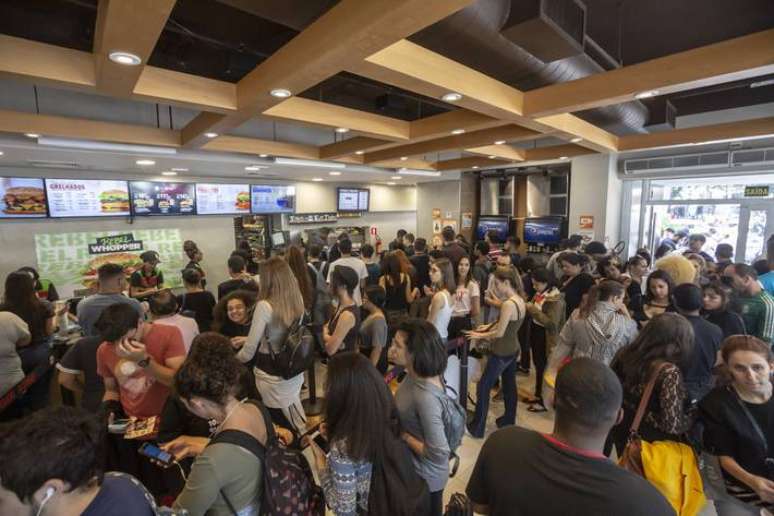 Unidade do Burger King durante Black Friday: rede diz ter reduzido em 20% desperdício com sistema de IA