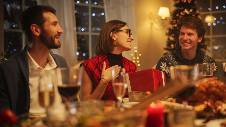 4 tips for introducing a new partner during the holidays