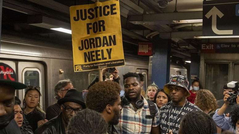 Protesto no metrô de Nova York após a morte de Jordan Neely